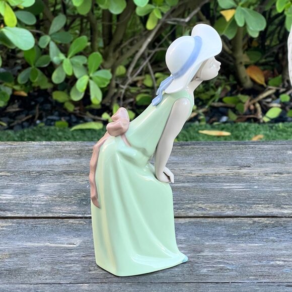 Lladro 1978 "CURIOUS GIRL WITH STRAW HAT" Vintage Porcelain Figurine #5009 - Picture 5 of 7